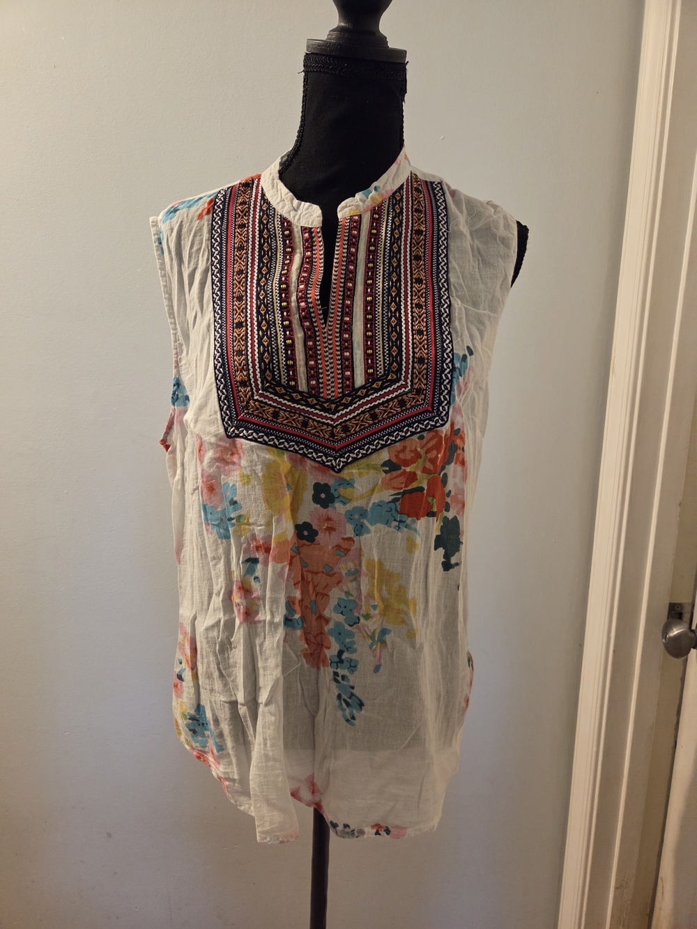 Sleeveless White Floral Embroidered Bib Top
